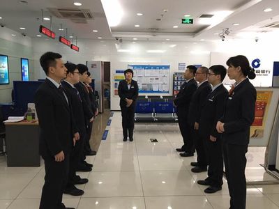 建行石景山楊莊東路支行開(kāi)展3.16禮儀服務(wù)專項(xiàng)演練